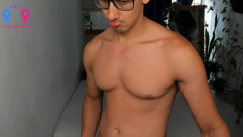 Snapshot of travis_bakerr chatting on February 25, 7:47 pm travis bakerr online show from February 25, 7:47 pm