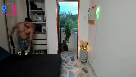 Snapshot of travis_bakerr chatting on September 20, 10:44 pm travis bakerr online show from September 20, 10:44 pm