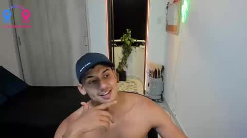 Snapshot of travis_bakerr chatting on September 23, 11:41 pm travis bakerr online show from September 23, 11:41 pm