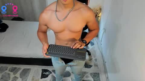 Snapshot of travis_bakerr chatting on November 14, 2:49 pm travis bakerr online show from November 14, 2:49 pm