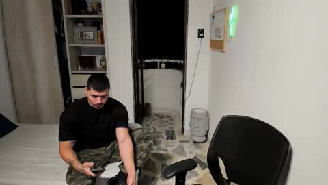 Snapshot of travis_bakerr chatting on February 27, 12:21 am travis bakerr online show from February 27, 12:21 am