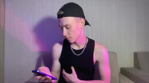 Travis online show from April 23, 9:19 am