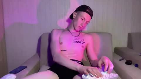 Travis online show from April 23, 12:29 pm