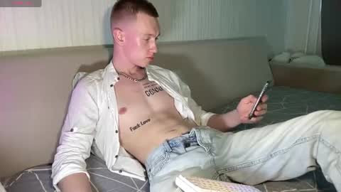 Snapshot of travis_gracile chatting on June 27, 12:22 pm Travis online show from June 27, 12:22 pm