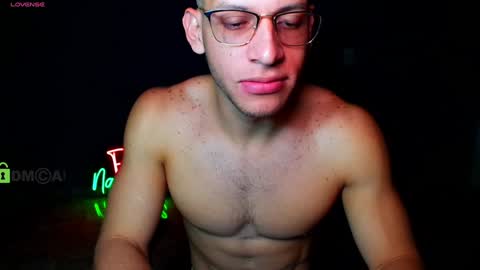 Snapshot of travisdiamonds chatting on December 23, 11:17 pm TRAVIS. online show from December 23, 11:17 pm