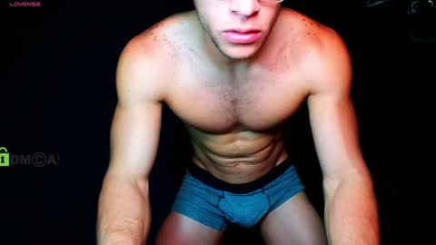 Snapshot of travisdiamonds chatting on January 23, 1:51 am TRAVIS. online show from January 23, 1:51 am