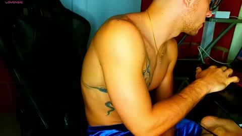 TRAVIS. online show from April 18, 5:44 am