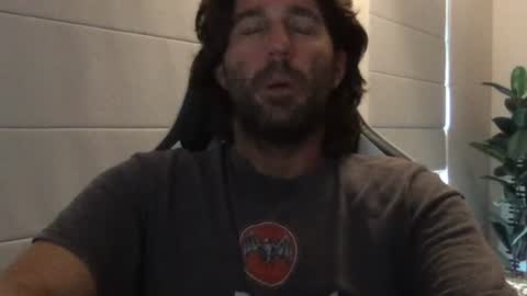 TravisKenn online show from April 24, 11:45 am