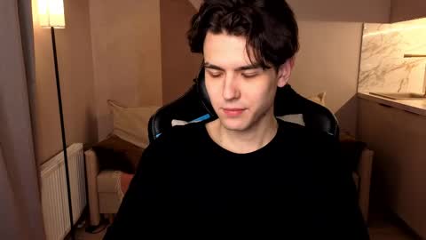 Snapshot of travisrivas chatting on June 1, 1:51 am travisrivas online show from June 1, 1:51 am