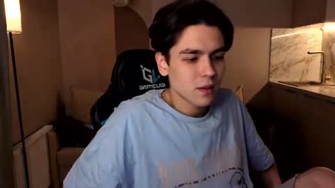 Snapshot of travisrivas chatting on June 10, 1:43 pm travisrivas online show from June 10, 1:43 pm