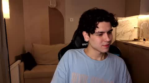 Snapshot of travisrivas chatting on June 12, 1:48 am travisrivas online show from June 12, 1:48 am