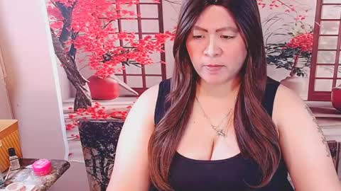 Snapshot of treat_urself chatting on May 22, 10:32 am marian online show from May 22, 10:32 am