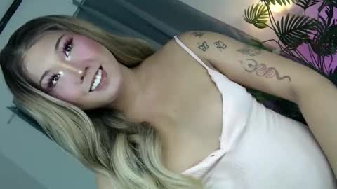 YOUR SLUT online show from May 14, 9:27 am