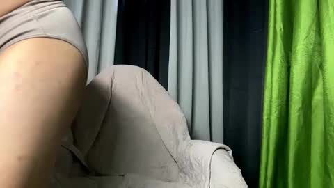 Snapshot of trebz_01 chatting on December 20, 8:32 am trebz_01 online show from December 20, 8:32 am