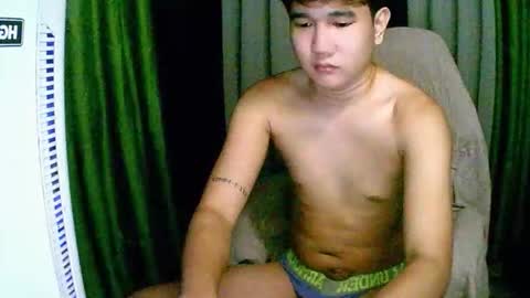 Snapshot of trebz_01 chatting on December 22, 7:11 pm trebz_01 online show from December 22, 7:11 pm