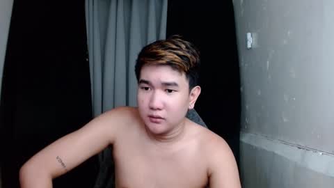 Snapshot of trebz_01 chatting on May 11, 5:24 am trebz_01 online show from May 11, 5:24 am