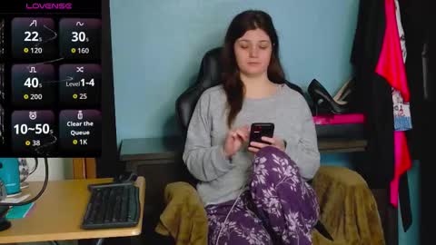 TreeJeanne online show from December 2, 3:01 am