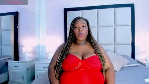 Snapshot of treisyvixen chatting on June 19, 3:22 am Treisy Vixen big ass online show from June 19, 3:22 am