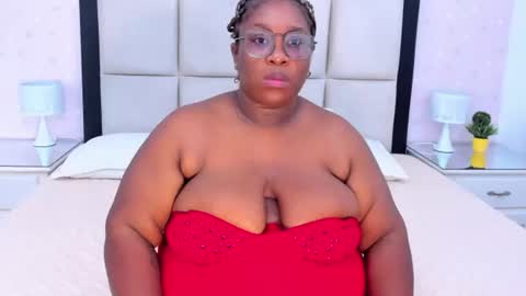 Snapshot of treisyvixen chatting on June 25, 5:12 am Treisy Vixen big ass online show from June 25, 5:12 am