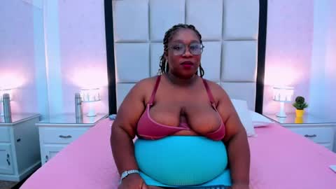 Snapshot of treisyvixen chatting on June 26, 3:11 am Treisy Vixen big ass online show from June 26, 3:11 am