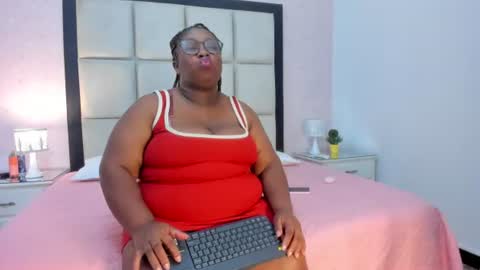Snapshot of treisyvixen chatting on June 28, 3:12 am Treisy Vixen big ass online show from June 28, 3:12 am