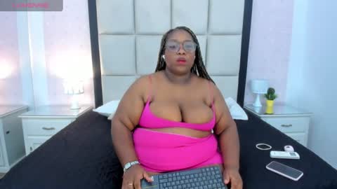 Snapshot of treisyvixen chatting on July 2, 3:17 am Treisy Vixen big ass online show from July 2, 3:17 am