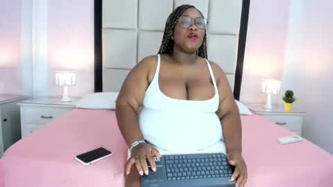 Snapshot of treisyvixen chatting on July 3, 3:24 am Treisy Vixen big ass online show from July 3, 3:24 am