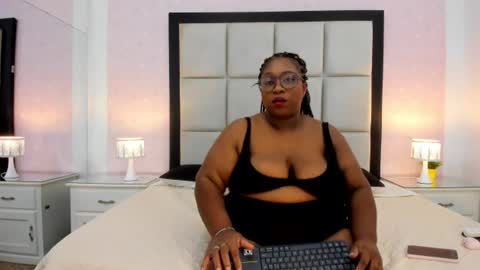 Snapshot of treisyvixen chatting on July 8, 2:49 am Treisy Vixen big ass online show from July 8, 2:49 am