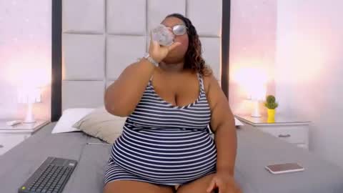 Snapshot of treisyvixen chatting on July 14, 3:22 am Treisy Vixen big ass online show from July 14, 3:22 am