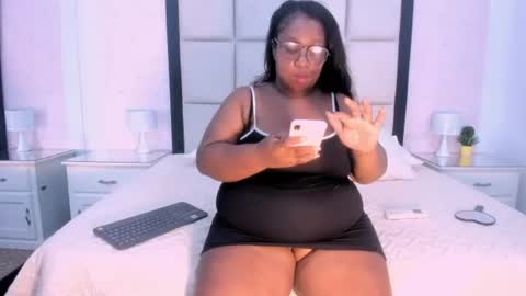 Snapshot of treisyvixen chatting on July 21, 3:20 am Treisy Vixen big ass online show from July 21, 3:20 am
