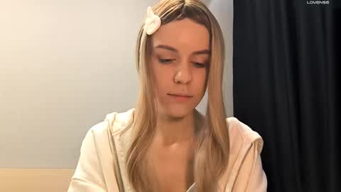 Alice online show from October 15, 6:30 pm