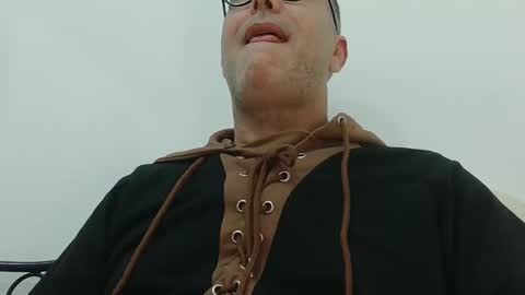 Snapshot of trevido4u chatting on December 22, 2:08 am trevido4u online show from December 22, 2:08 am