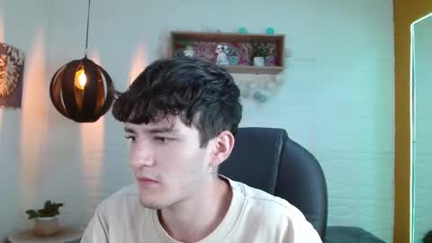 Snapshot of trevor_mob chatting on February 25, 9:02 pm trevor_mob online show from February 25, 9:02 pm