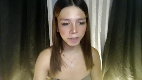 Snapshot of trexie215765 chatting on July 12, 4:03 am trexie215765 online show from July 12, 4:03 am