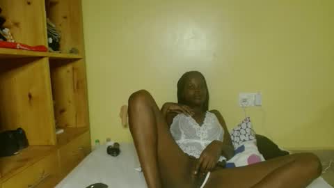 Snapshot of trey_queens chatting on June 5, 12:22 pm trey_queens online show from June 5, 12:22 pm