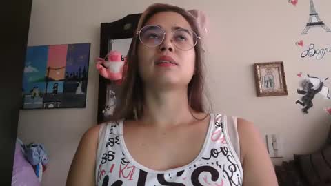 triana_bell online show from February 17, 5:19 pm
