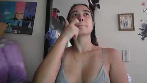 triana_bell online show from April 4, 3:42 pm