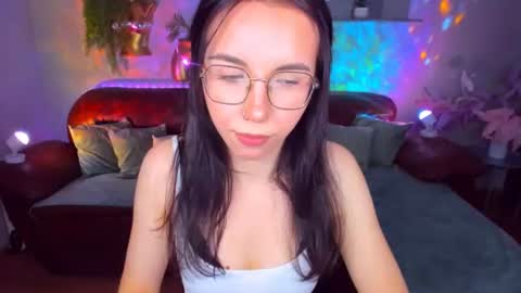 Snapshot of triciadaisy chatting on June 18, 2:43 pm TriciaDaisy online show from June 18, 2:43 pm