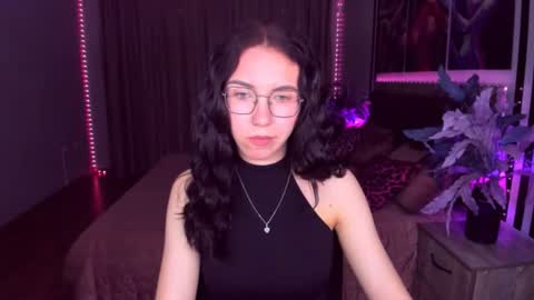 Snapshot of triciadaisy chatting on June 19, 3:27 pm TriciaDaisy online show from June 19, 3:27 pm