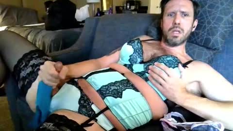 Snapshot of triciawu22 chatting on January 3, 4:06 pm triciawu22 online show from January 3, 4:06 pm