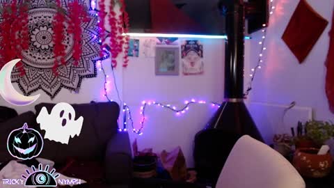 Snapshot of tricky_nymph chatting on October 16, 3:51 am Cassie online show from October 16, 3:51 am