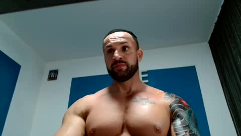 Snapshot of tridentmuscles chatting on January 26, 10:02 pm tridentmuscles online show from January 26, 10:02 pm
