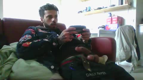 Snapshot of triestjoe chatting on April 10, 7:24 am triestjoe online show from April 10, 7:24 am