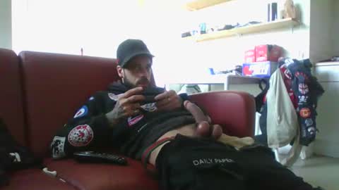Snapshot of triestjoe chatting on April 15, 7:59 am triestjoe online show from April 15, 7:59 am