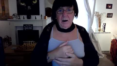 trinity1011 online show from November 2, 7:55 am