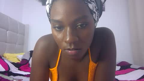 trishaelliee online show from April 29, 8:37 pm