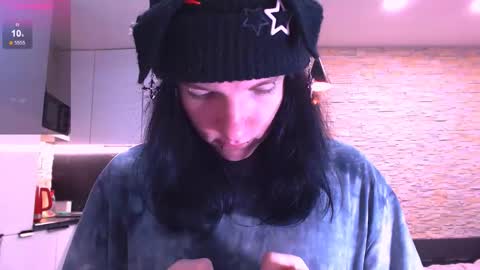 Snapshot of trishxl chatting on February 8, 6:44 pm Max online show from February 8, 6:44 pm