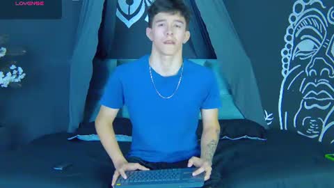 Snapshot of trisstan_kane chatting on June 10, 12:04 pm trisstan_kane online show from June 10, 12:04 pm