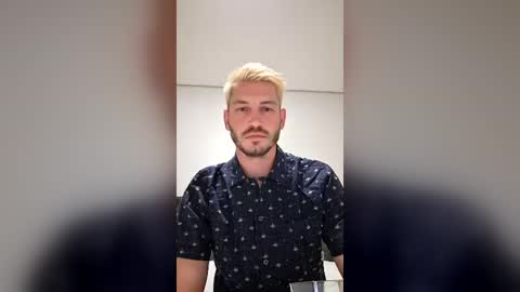 Snapshot of trist_vdl chatting on August 9, 6:13 pm trist_vdl online show from August 9, 6:13 pm