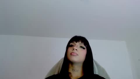 Snapshot of trix_ebony chatting on May 5, 2:08 am trix_ebony online show from May 5, 2:08 am